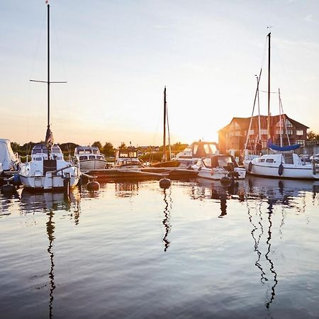 Bades Huk Marina Hotel Hohen Wieschendorf Eksteriør billede