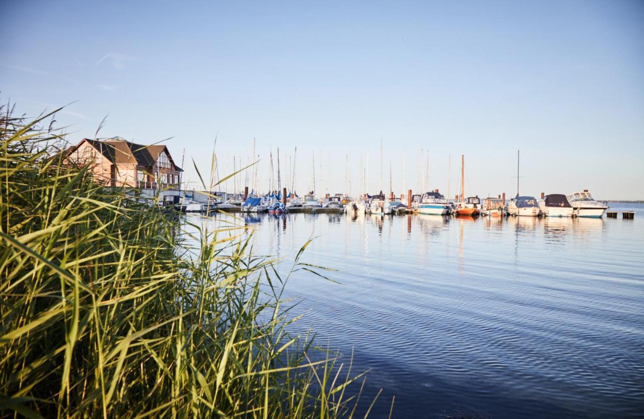 Bades Huk Marina Hotel Hohen Wieschendorf Eksteriør billede