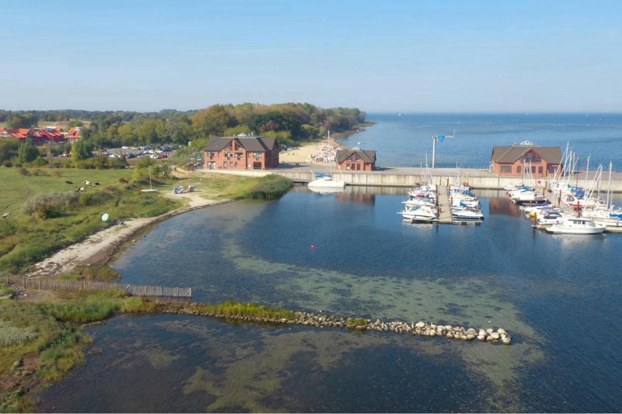 Bades Huk Marina Hotel Hohen Wieschendorf Eksteriør billede