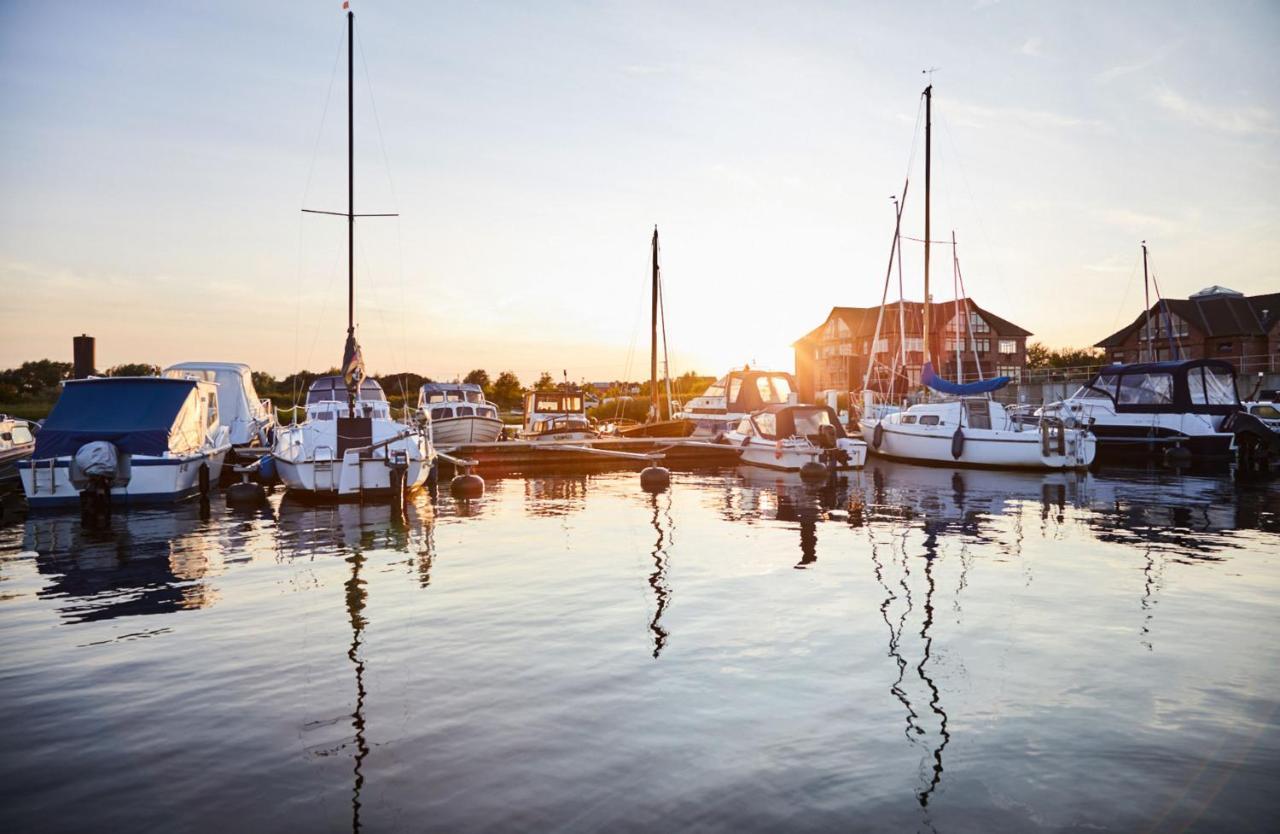 Bades Huk Marina Hotel Hohen Wieschendorf Eksteriør billede