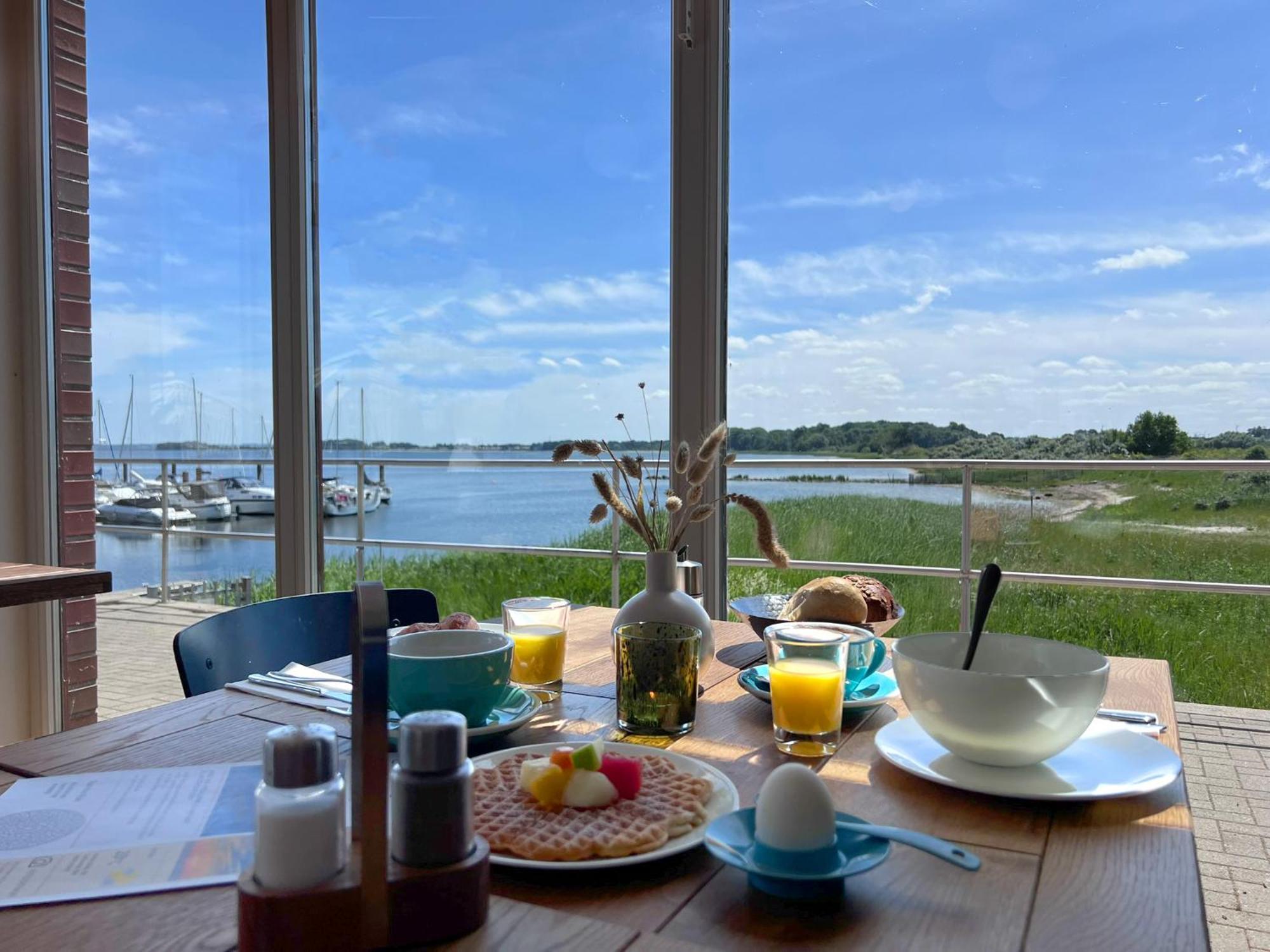 Bades Huk Marina Hotel Hohen Wieschendorf Eksteriør billede
